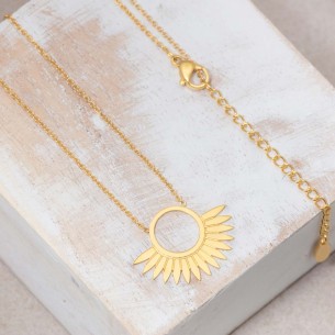 Bijoux collier Symbole solaire fin court JANGO Gold Menthe À l'O acier inoxydable Gold Bijoux Sauvages
