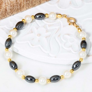 Bracelet HEMAPEARL Black & White Gold Bracelet souple de perles nacrées intercalées Noir Blanc Laiton doré à l'or fin Hématite