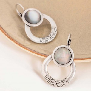 TAHULA SHELL Silver earrings Short openwork sleepers Ethnic Silver-plated brass Natural mother-of-pearl