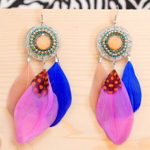 PEKAHONTAS Pink Blue Silver Dangle Earrings Native American Ethnic Silver Pink Blue Rhodium Crystal Feathers