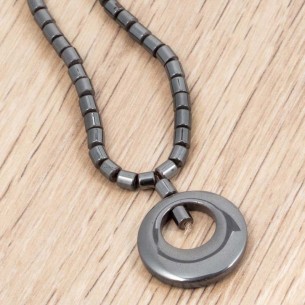 Collier MATEONA Black Gold Ras de cou pendentif en perles Double cercle ajouré Doré et Noir Laiton doré à l'or fin Hématite 2